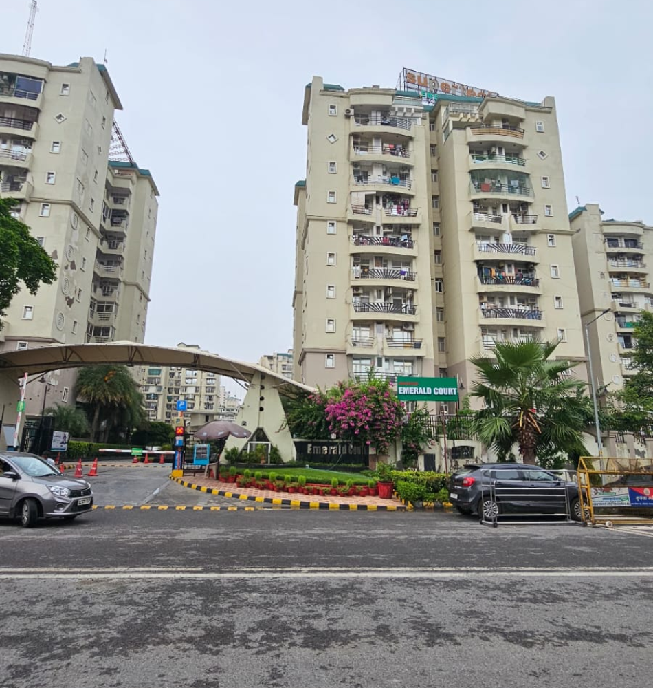 Resale Flats in SuperTech Emreld Court